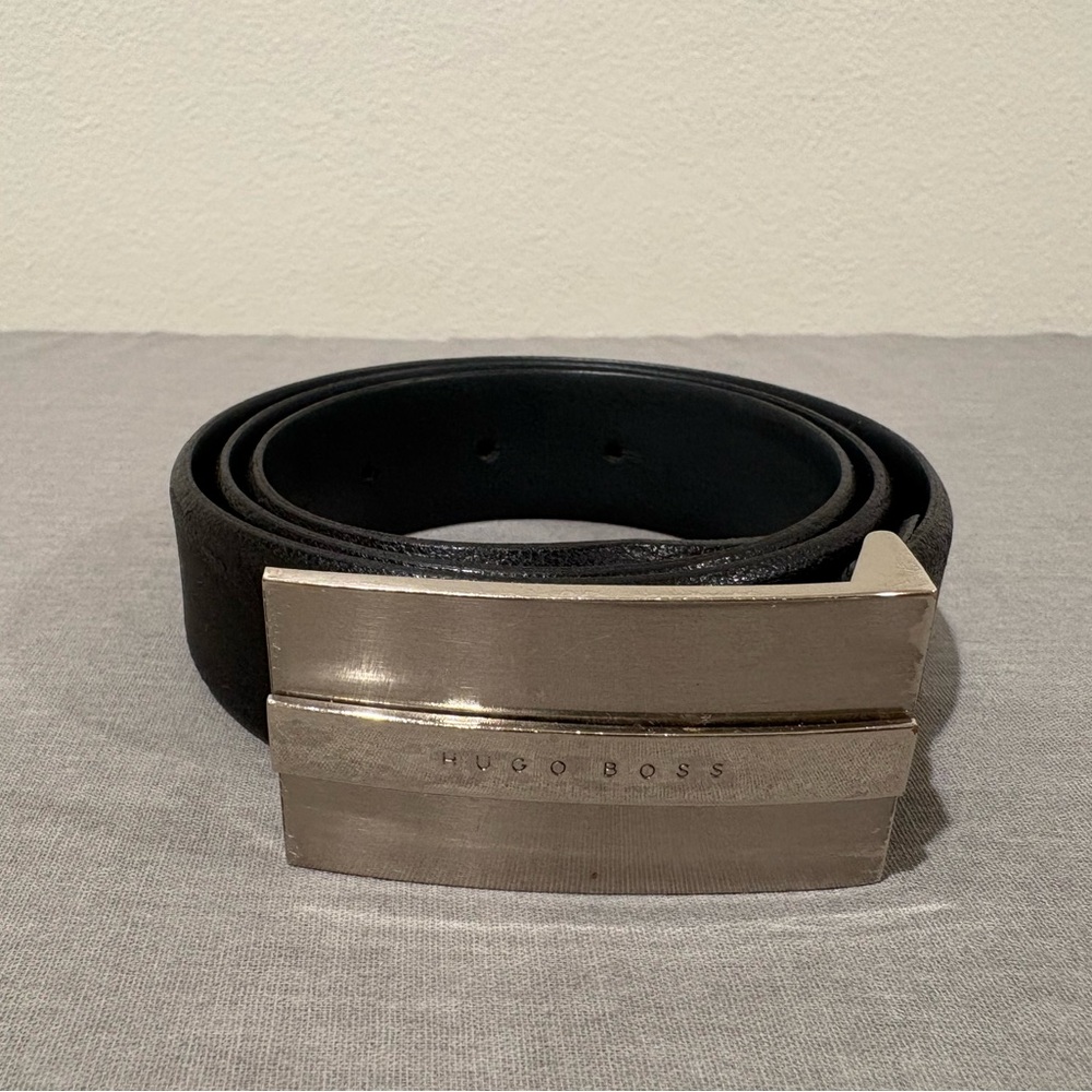 Hugo Boss Men’s Leather Belt – Fits Waist Size 30 or Smaller